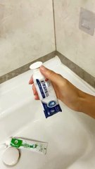Self-closing toothpaste cap