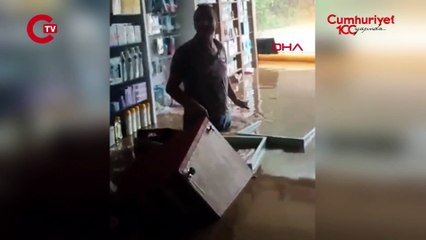 Trabzon'da sağanak sele döndü; eczane sel sularıyla doldu