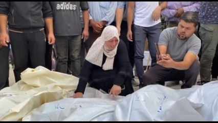 Il pianto inconsolabile per i palestinesi uccisi a Gaza