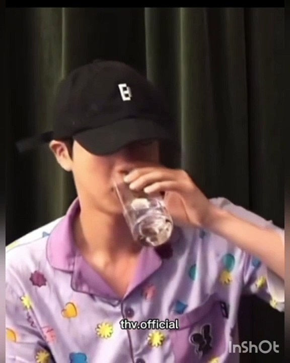 Jin [LIVE] Playing  Game마이 베이비 완벽해 보여요 .