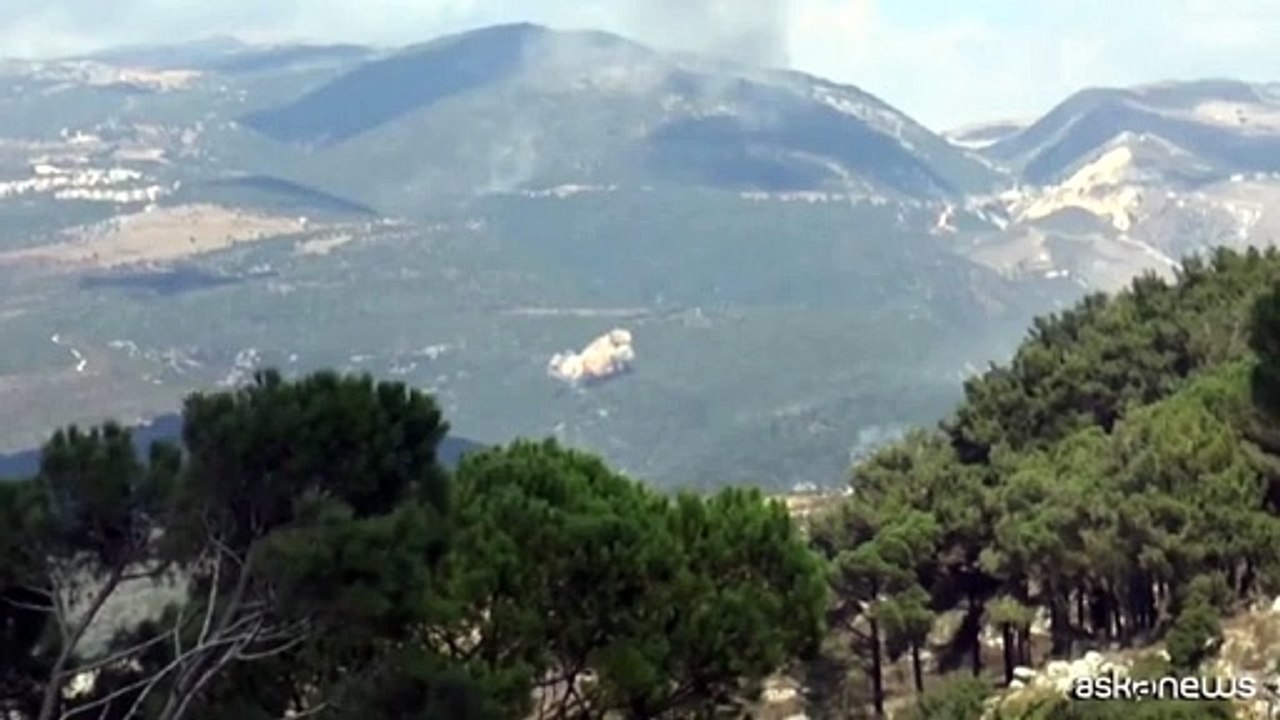 Israele conduce nuovi attacchi in Libano, Hezbollah risponde