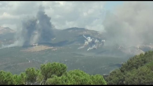 Israele conduce nuovi attacchi in Libano, Hezbollah risponde