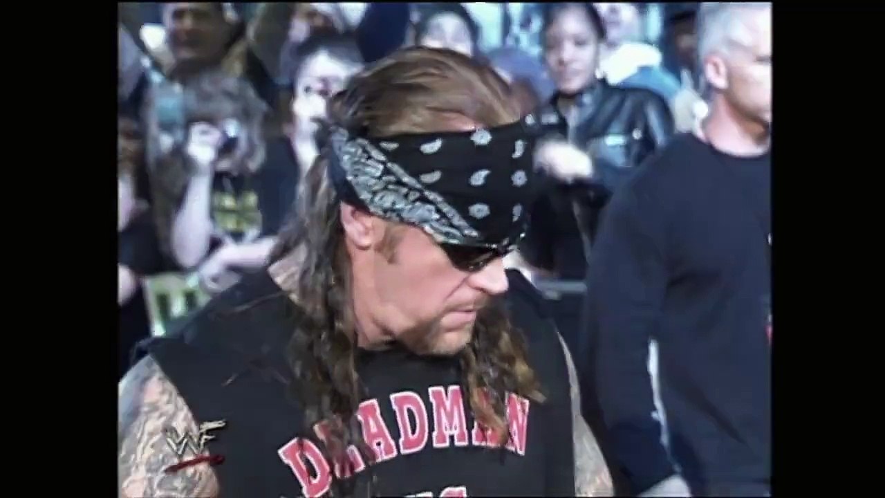 Undertaker vs Triple H vs Stone Cold Steve Austin 2 on 1 Handicap WWF Championship Match WWF_Insurrextion_UK_2001_SHD