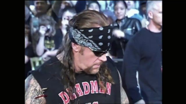 Undertaker vs Triple H vs Stone Cold Steve Austin 2 on 1 Handicap WWF Championship Match WWF_Insurrextion_UK_2001_SHD