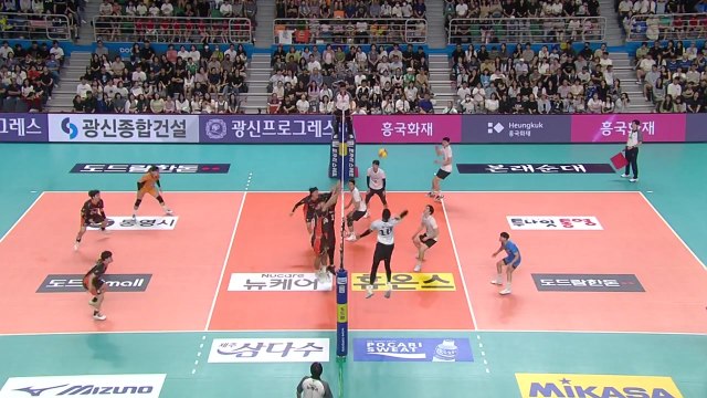 현대캐피탈 블랑 감독, 데뷔전 승리...KB 미겔은 쓴맛 / YTN