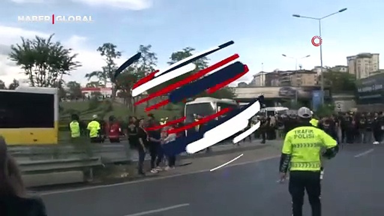 Dev derbiye son 3 saat! Galatasaray taraftarı Ülker Stadyumu'na böyle geldi