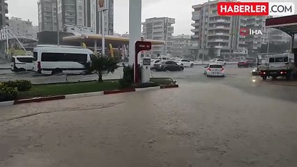 Descargar video: Şanlıurfa'da Aniden Bastıran Sağanak Yağış Hayatı Olumsuz Etkiledi