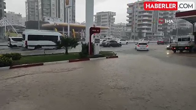 Şanlıurfa'da Aniden Bastıran Sağanak Yağış Hayatı Olumsuz Etkiledi