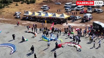 Gaziantep'te Depremzede Çocuklar Yamaç Paraşütü Festivali'ni Heyecanla İzledi