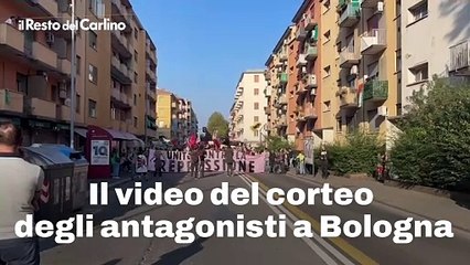Il video del corteo degli antagonisti a Bologna
