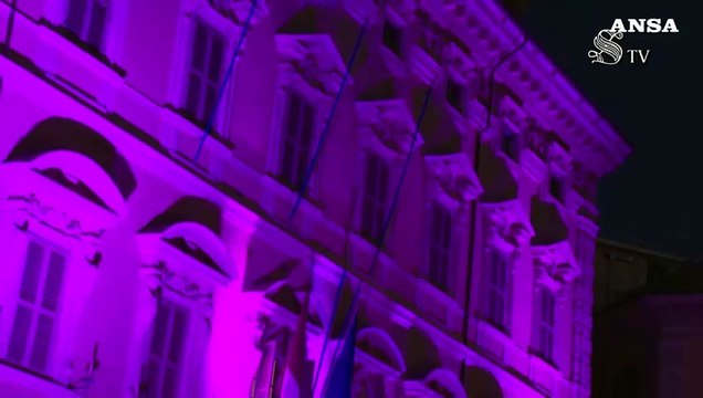 La facciata del Senato illuminata di viola per la Giornata dell'Alzheimer