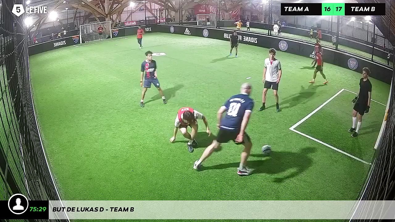 But de Lukas D - Team B