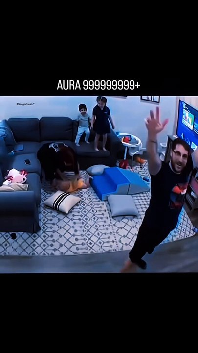 DAD The Kia Sonet has 1 Diesel Engine and 2 Petrol Engine on offer. The Diesel engine is 1493 cc while the Petrol engine is 1197 cc and 998 cc.  It is available with Manual & Automatic transmission.Depending upon the v