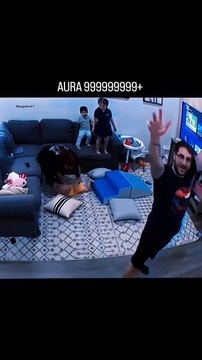 DAD The Kia Sonet has 1 Diesel Engine and 2 Petrol Engine on offer. The Diesel engine is 1493 cc while the Petrol engine is 1197 cc and 998 cc. It is available with Manual & Automatic transmission.Depending upon the v