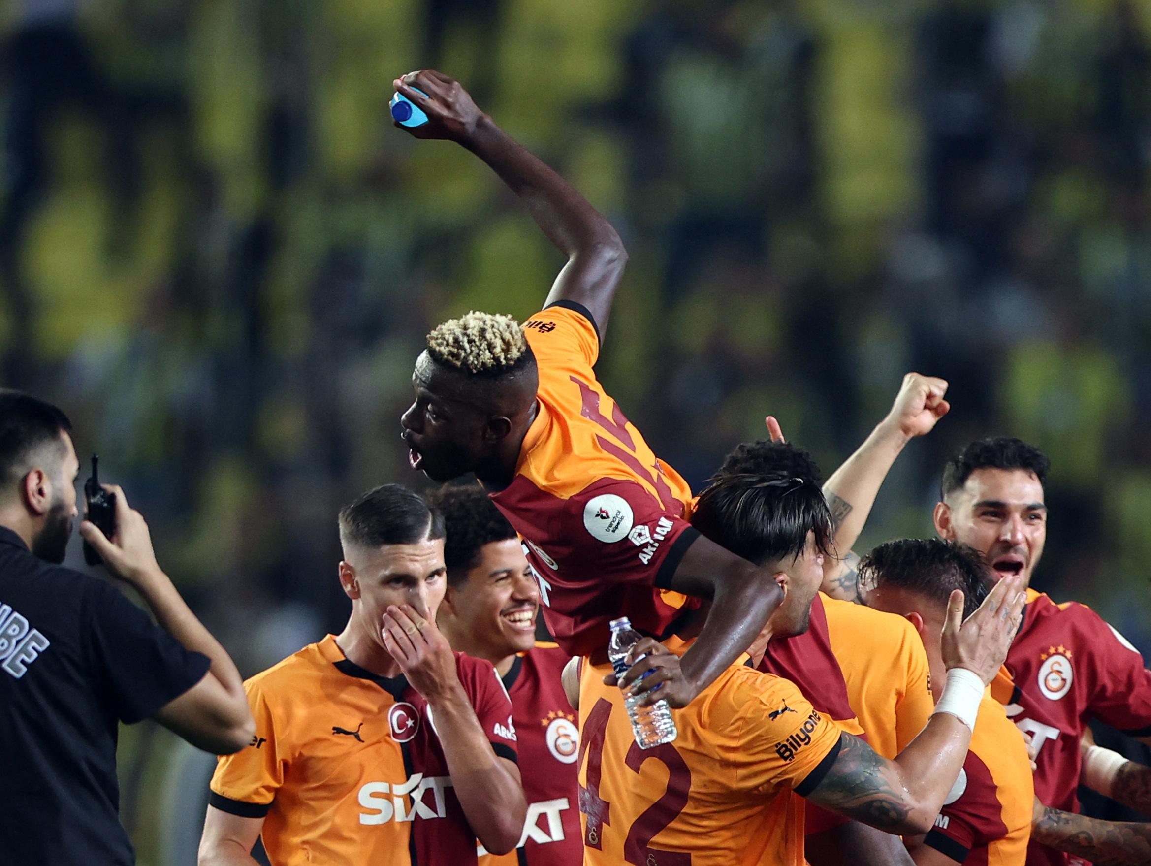 Süper Lig : Osimhen, Mertens et Galatasaray s'offrent Fenerbahçe dans un derby animé !