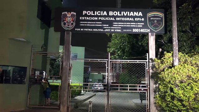 Jóvenes son detenidos por disturbios en un centro comercial