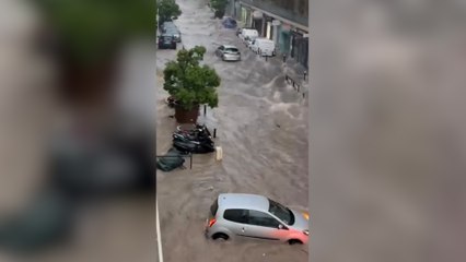 Cannes frappée par un violent orage, les rues submergées d'eau