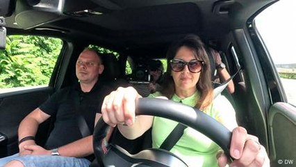 Deutsche Führerscheinprüfung: Wie besteht die US-Amerikanerin Meggin Leigh? 🇩🇪