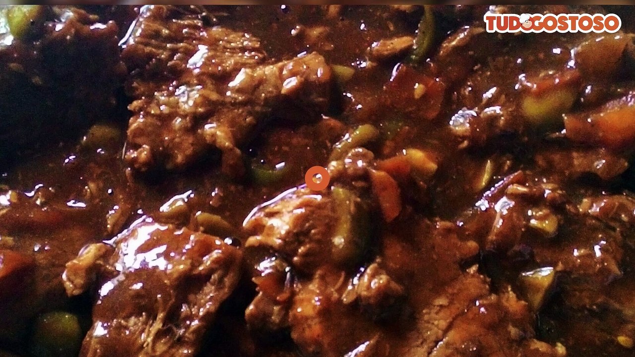 Lombo com cerveja preta e creme de cebola