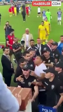 Trabzonspor maçında taraftarla birbirine giren Burak Yılmaz'a şok ceza