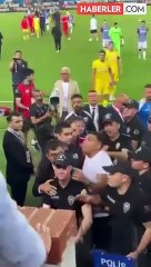Trabzonspor maçında taraftarla birbirine giren Burak Yılmaz'a şok ceza