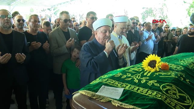 Metin Arolat için Beşikçioğlu Camisi'nde cenaze namazı kılındı