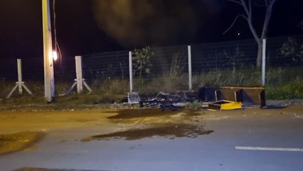 Tá pegando fogo! Incêndio em móveis provoca rompimento em cabo de alta tensão no Cataratas