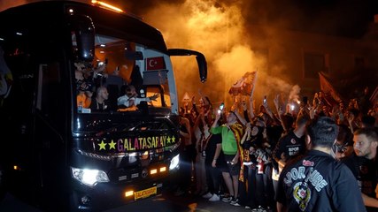 Télécharger la video: Galatasaray'a Florya'da coşkulu karşılama