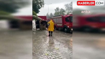 Adana'da Şiddetli Yağmur Hayatı Felç Etti