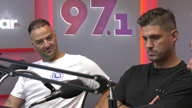 Ο ολυμπιονίκης και προπονητής κολύμβησης στην Αναγέννηση Λαμίας Απόστολος Αντωνόπουλος και ο προπονητής πόλο Τζώρτζης Γκρεμήλας στον Star Fm