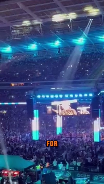 Anthony Joshua V Daniel Dubois with Oasis warm up, after undercard Josh Warrington defeat