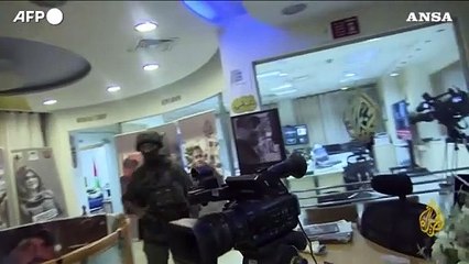Esercito Israele in sede Al Jazeera Ramallah, stop 45 giorni
