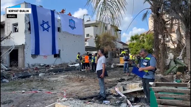 El impacto de los misiles de Hezbolá en Kiryat Bialik