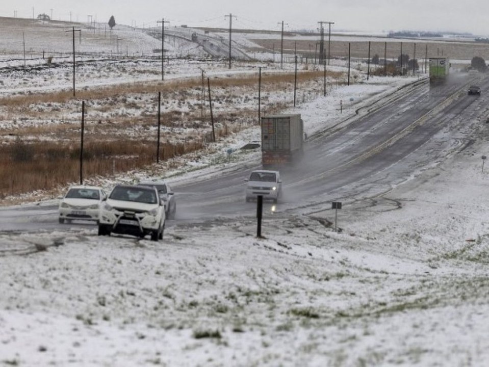 Starke Schneefälle sorgen für Verkehrschaos in Südafrika