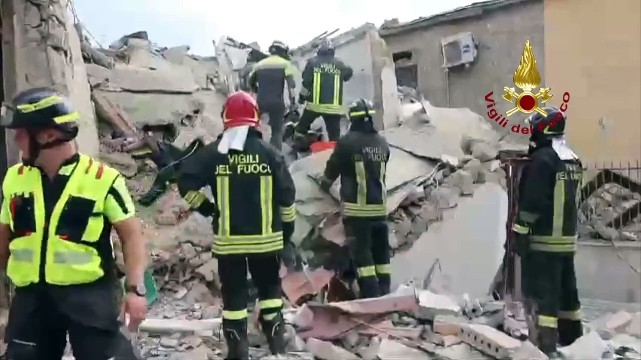 Casa crolla per esplosione: morti due bambini a...