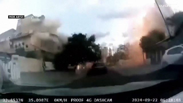 شاهد: كاميرا سيارة توثق لحظة سقوط صاروخ لحزب الله على منزل في شمال إسرائيل