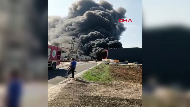 Tekirdağ'da fabrika yangını: Dumanlar gökyüzünü kapladı