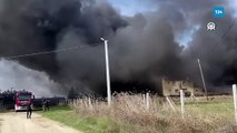 Tekirdağ'da yapı kimyasalları üreten fabrikada yangın!