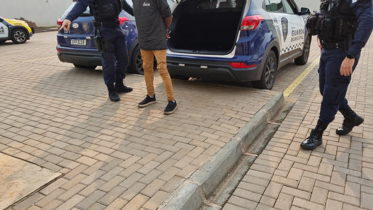 Homem que era procurado pela Justiça é preso pela Guarda Municipal