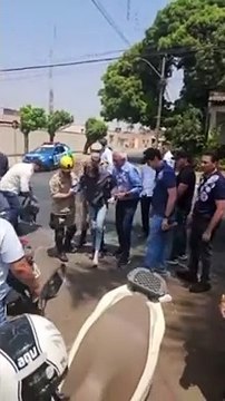 Em carreata, governador socorre vítimas de acidente de moto