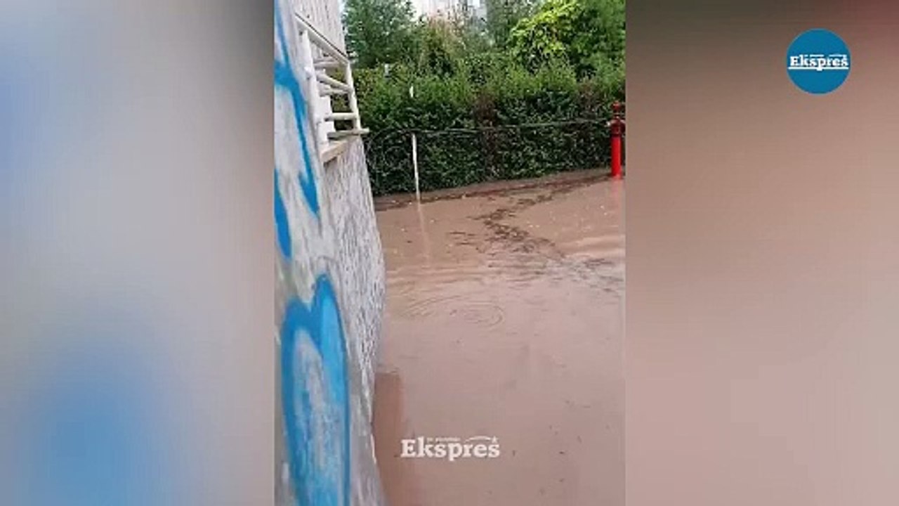 Diyarbakır’da yollar göle döndü, evleri su bastı
