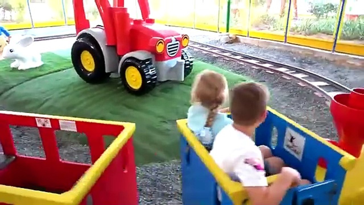 Diana_and_Roma_in_Legoland!_Dubai_Amusement_Park_Family_Fun_for_kids(360p)