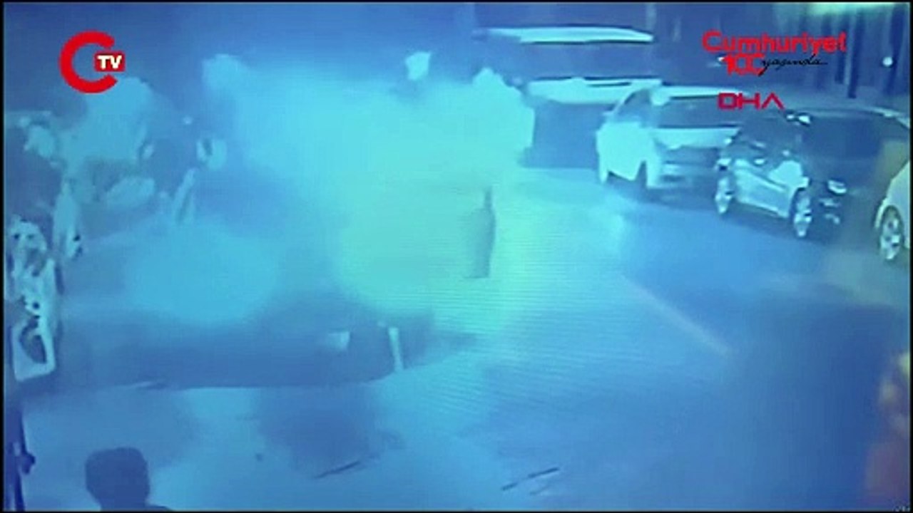 Bahçelievler'de 'yol verme' kavgası: 1 kadın silahla vuruldu