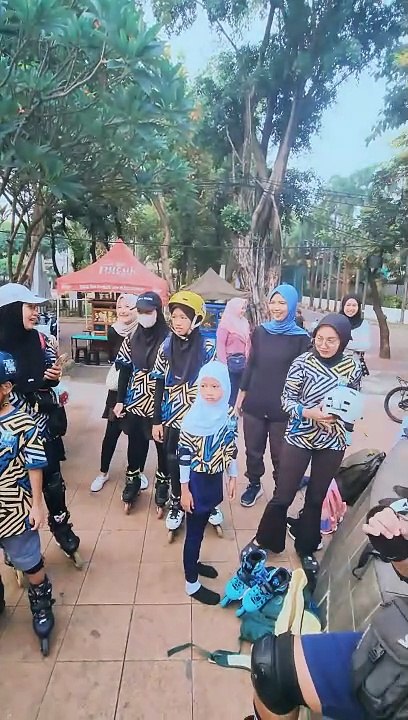 Bermain sepatu roda di Car Free Day Jakarta 22 September 2024 bareng Feet Motion Skate