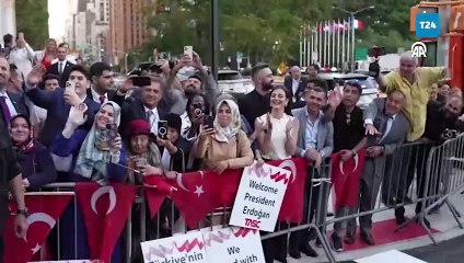 Download Video: Erdoğan'ı ABD'de karşılayanların arasında eski Merkez Bankası Başkanı Hafize Gaye Erkan da yer aldı