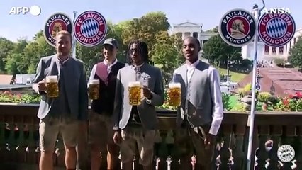 I giocatori del Bayern Monaco visitano l'Oktoberfest