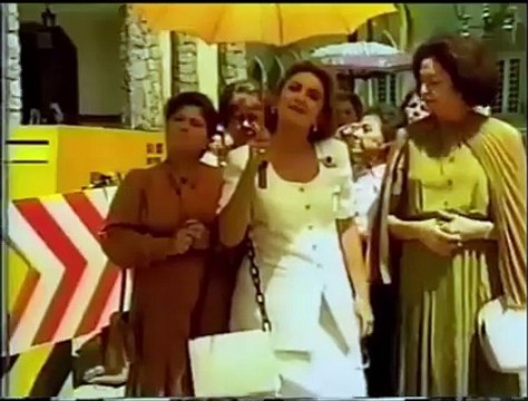 Novela A Indomada (1997) - Maria Altiva e Zenilda discutem na praça