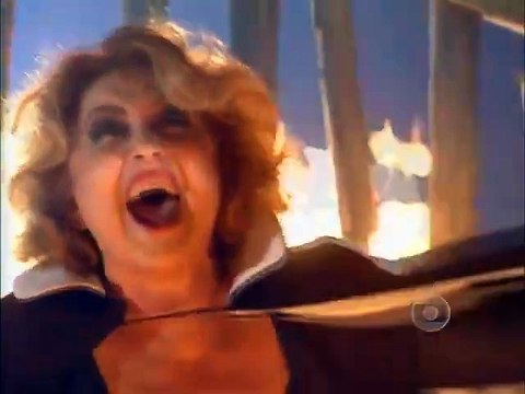 Novela A Indomada (1997) - Maria Altiva morre queimada