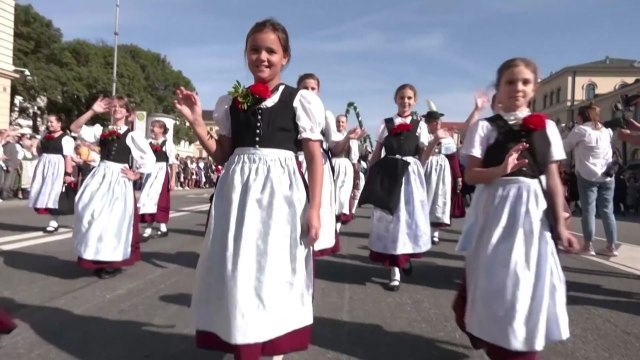 세계 최대 맥주 축제 '옥토버페스트' 개막...전통의상 퍼레이드 열려 / YTN