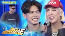 Ion, sinabihan si MC Einstein na kumanta sa ‘kasal’ nila ni Vice | It's Showtime